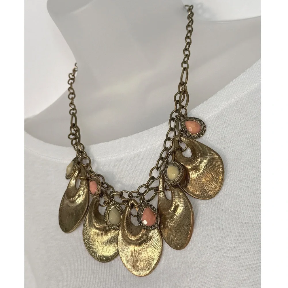 Eva Mendes by NY & Co Antique Gold Tone Bib Necklace Peach Cream Teardrop 103-09